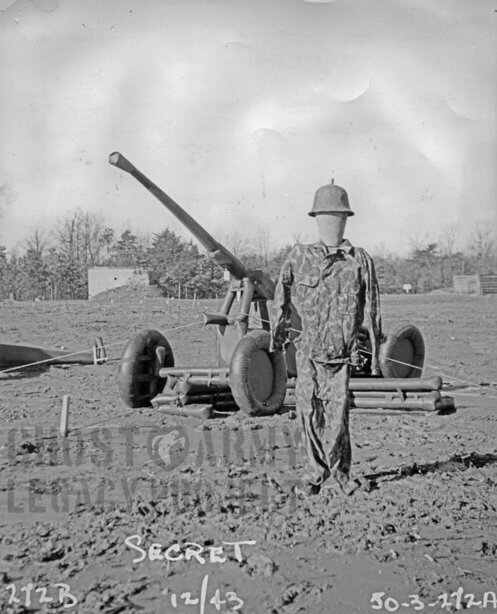 decoy scarecrow soldier with decoy Bofors gun